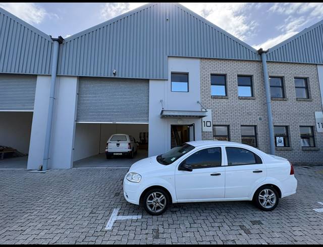 207M² WAREHOUSE TO LET IN FIRGROVE INDUSTRIAL ESTATE